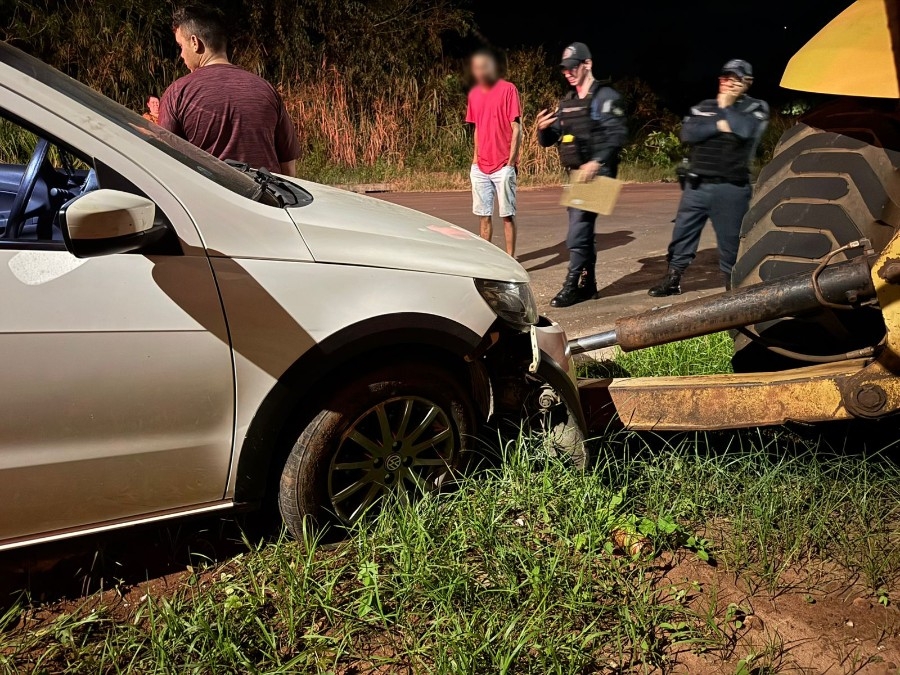 Homem é preso após bater Saveiro em retroescavadeira em Nova Andradina