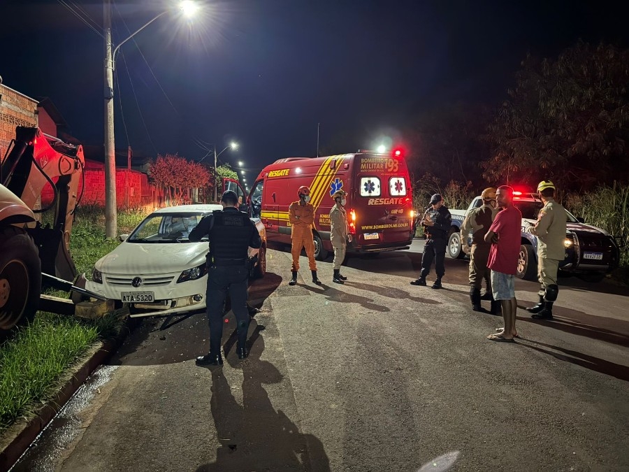 Homem é preso após bater Saveiro em retroescavadeira em Nova Andradina
