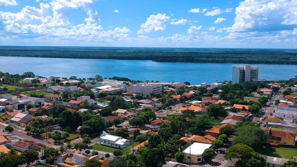 Mãe e filha morrem após carro cair em rio em Porto Rico