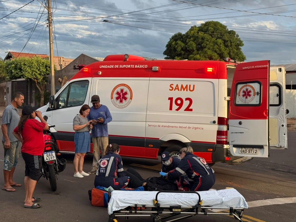 Motociclista fica ferida em colisão com Jeep em Nova Andradina