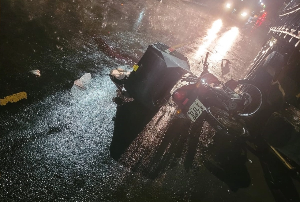 Motoentregador morre ao bater em caminhão estacionado em Maracaju