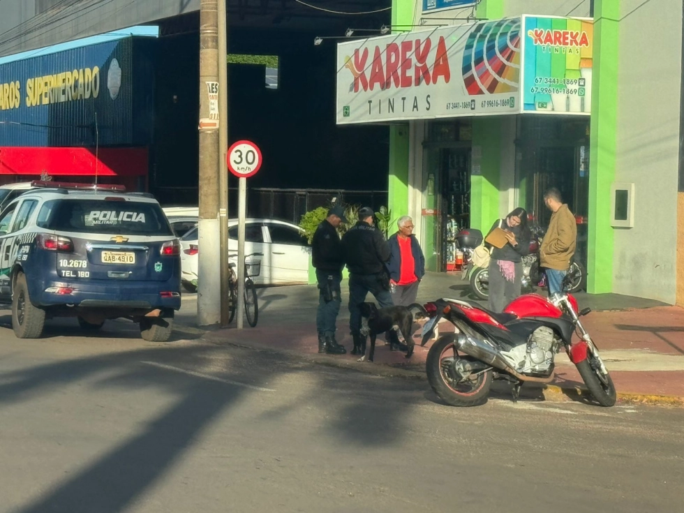 Motociclista fica ferido após colisão no centro de Nova Andradina