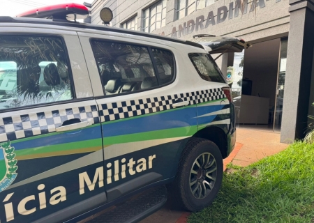 Homem é detido após causar tumulto e resistir à abordagem policial em Nova Andradina