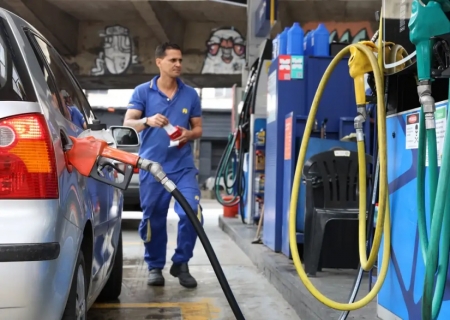 Governo fixa subvenção à gasolina em R$ 0,44 por litro