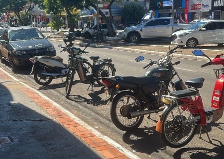 Estacionamento irregular gera reclamações no centro de Nova Andradina