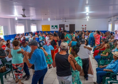 Conviver de Batayporã reúne 250 idosos em tarde especial com homenagens e confraternização