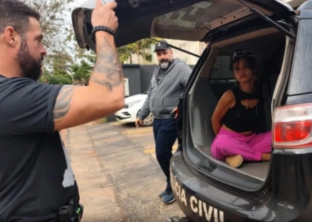 Mulher é presa suspeita de incendiar banheiro e causar morte de homem em Dourados