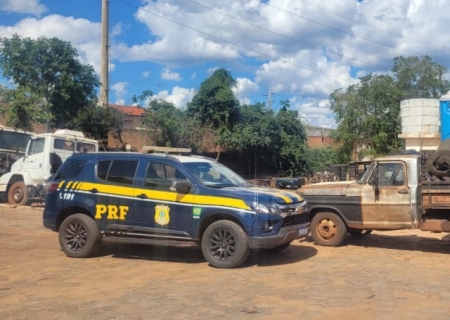 PRF recupera veículo e apreende 22 kg de maconha em Água Clara