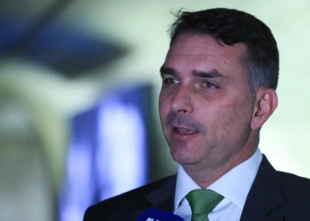 Deputados pedem investigação sobre relação entre Vorcaro e Flávio