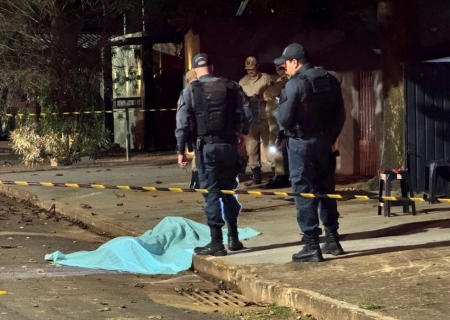 Homem é executado a tiros em frente de casa em Ivinhema