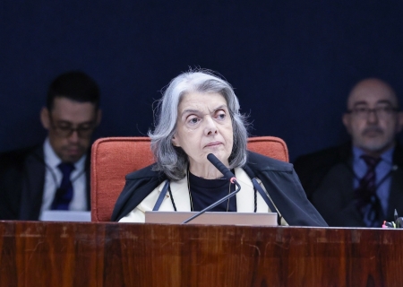 Cármen Lúcia vota contra flexibilização da Ficha Limpa