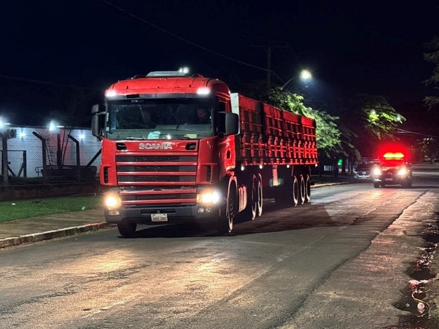 Polícia Civil apreende 3,5 toneladas de maconha em fundo falso de caminhão em Ivinhema