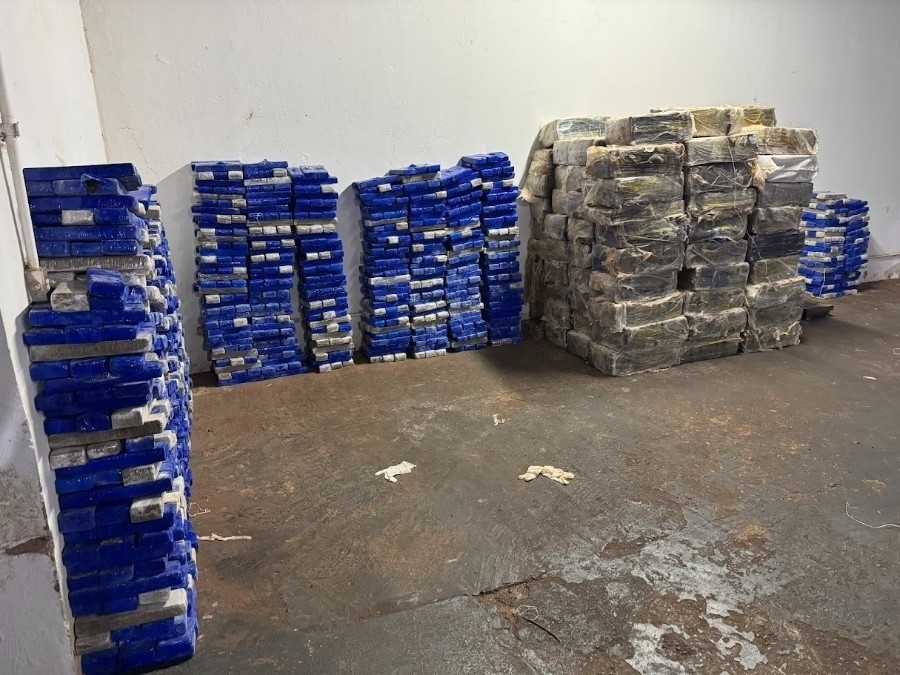 Polícia Civil apreende 3,5 toneladas de maconha em fundo falso de caminhão em Ivinhema