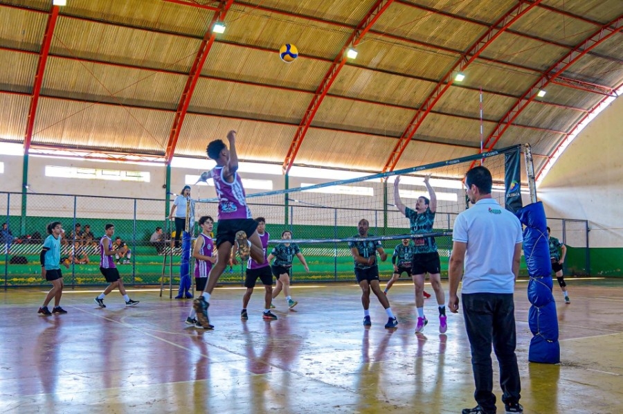 Vibe Vôlei segue com etapa masculino livre e reúne equipes de três municípios