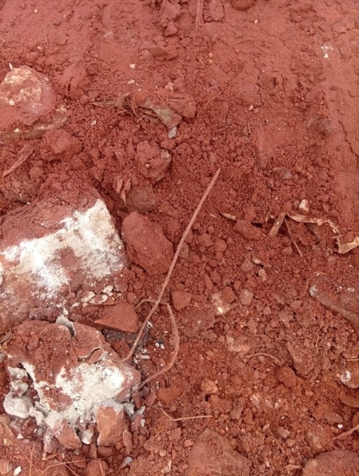 Moradores denunciam descarte de entulho em estrada do Bairro União e alertam para riscos a ciclistas e motoristas
