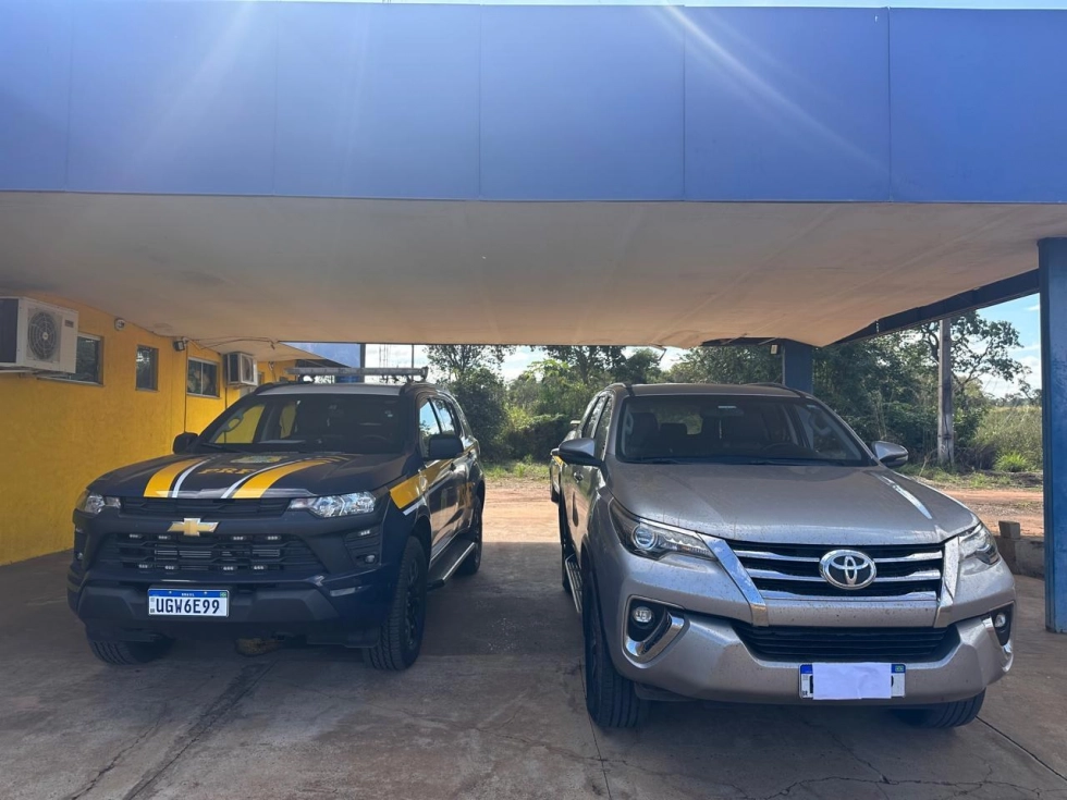 Hilux furtada em São Paulo é recuperada pela PRF em Água Clara