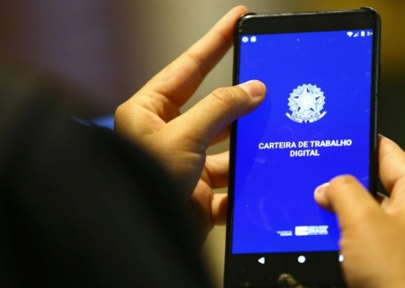 Mercado de trabalho formal cresce 2,6%; serviço público puxa alta