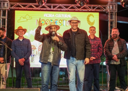 Mesmo com chuva, Feira Cultural Nordestina leva tradição e forró à Praça das Águas
