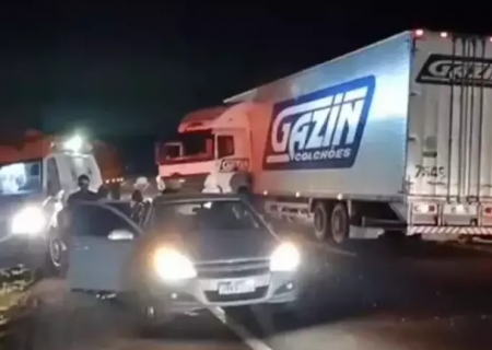 Acidente entre ambulância, carreta e carro deixa 12 feridos na BR-163 em Jaraguari