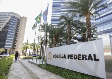 PF conclui que Flávio Bolsonaro cometeu calúnia contra Lula nas redes