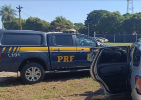 Traficante abandona automóvel roubado e carregado com mais de meia tonelada de maconha em Caarapó