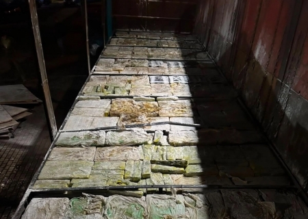 PRF e PF apreendem mais de 4,4 t de maconha escondidas em caminhão na divisa entre MS e PR