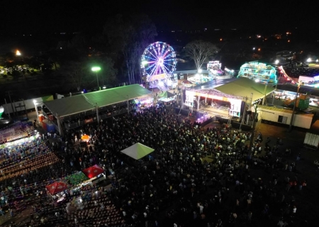 Segunda noite da Festa do Sereno mantém recinto lotado com show de Mayke e Rodrigo