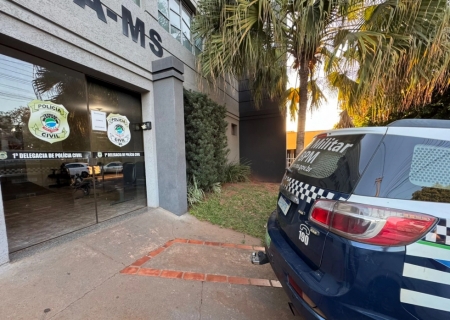 Homem é levado à delegacia após invadir quintal em Nova Andradina