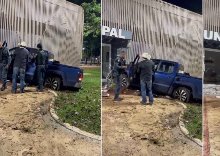 Jovem é preso após bater caminhonete contra estrutura do Museu Municipal em Nova Andradina