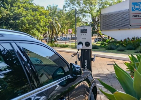 Governo mantém elevação de tarifas a carro elétrico e renova cota zero