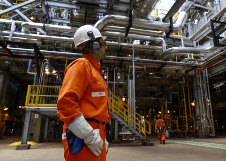 Economia brasileira cresce 0,1% em abril, aponta prévia da FGV