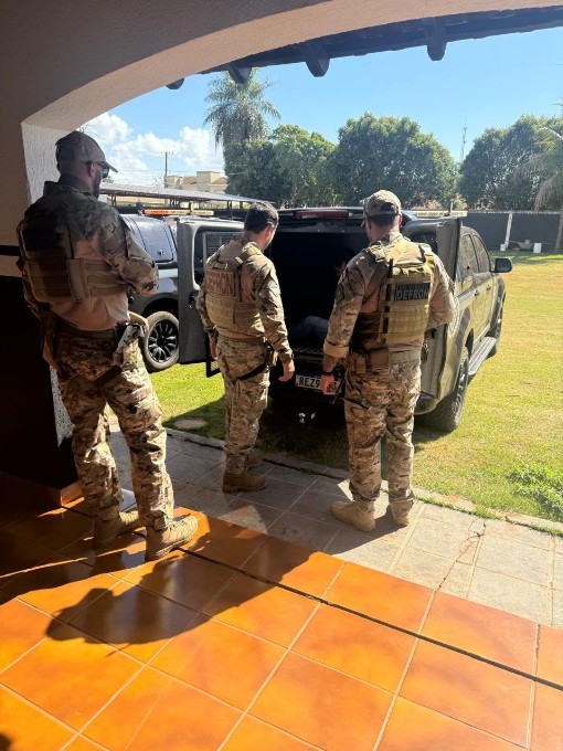Suspeito de liderar facção é transferido pela Defron em Caarapó