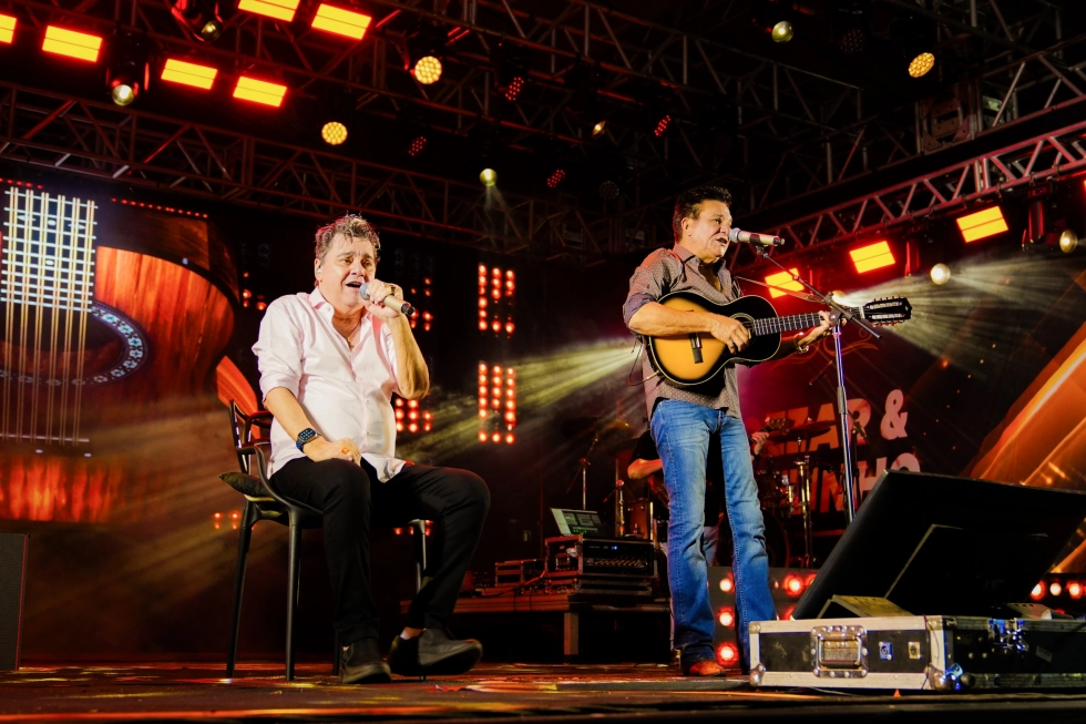 Show marcante de Cezar e Paulinho atrai grande público na primeira noite da 42ª Fejuna