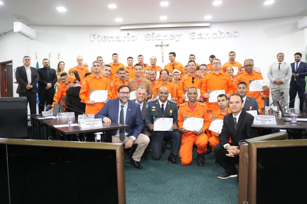 Câmara destaca atuação do Corpo de Bombeiros com homenagens e moção de parabenização