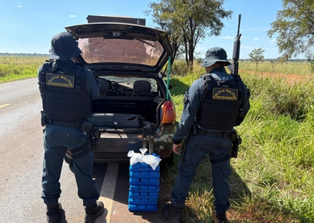 PMR apreende mais de 35 kg de drogas em carro dirigido por adolescente