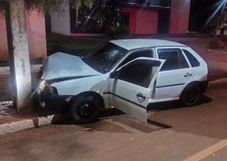 Motorista é preso por embriaguez após bater carro em poste em Nova Alvorada do Sul