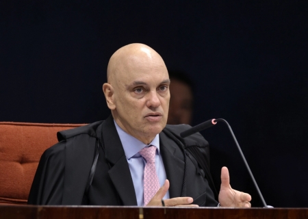 Moraes manda tribunais explicarem descumprimento ao teto de penduricalhos