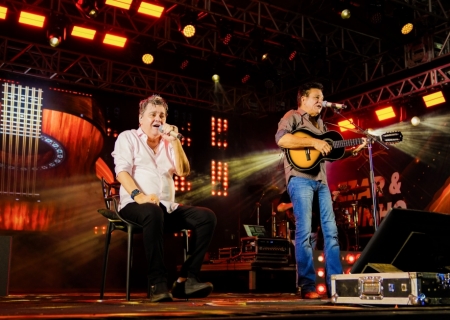 Show marcante de Cezar e Paulinho atrai grande público na primeira noite da 42ª Fejuna