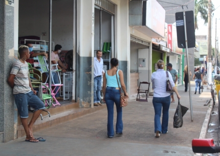 Acordo regulamenta trabalho no comércio em feriados