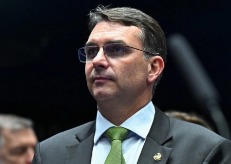 Patriotismo deve voltar ao centro da campanha de Flávio Bolsonaro, em resposta ao discurso de soberania de Lula