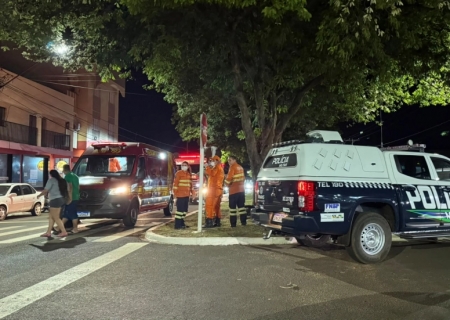 Colisão entre moto e carro deixa dois feridos no centro de Nova Andradina