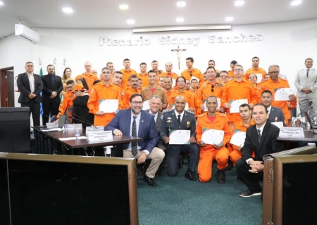 Câmara destaca atuação do Corpo de Bombeiros com homenagens e moção de parabenização