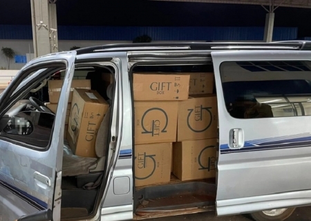 PF flagra paraguaios descarregando 60 caixas de cigarros em Mundo Novo