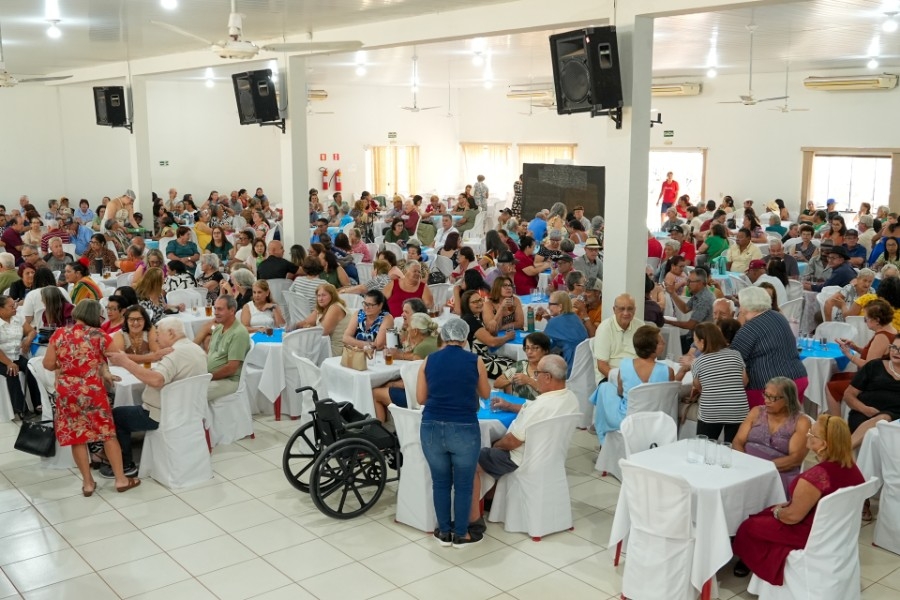 Celebração especial pelo Dia dos Pais reúne 650 idosos do Projeto Conviver