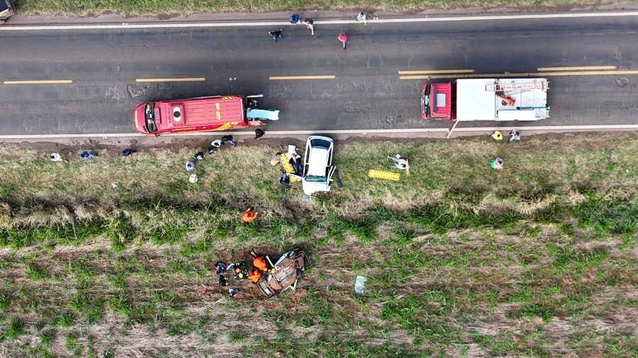 Colisão frontal deixa uma pessoa morta e cinco feridas na BR-376, próximo a Amandina
