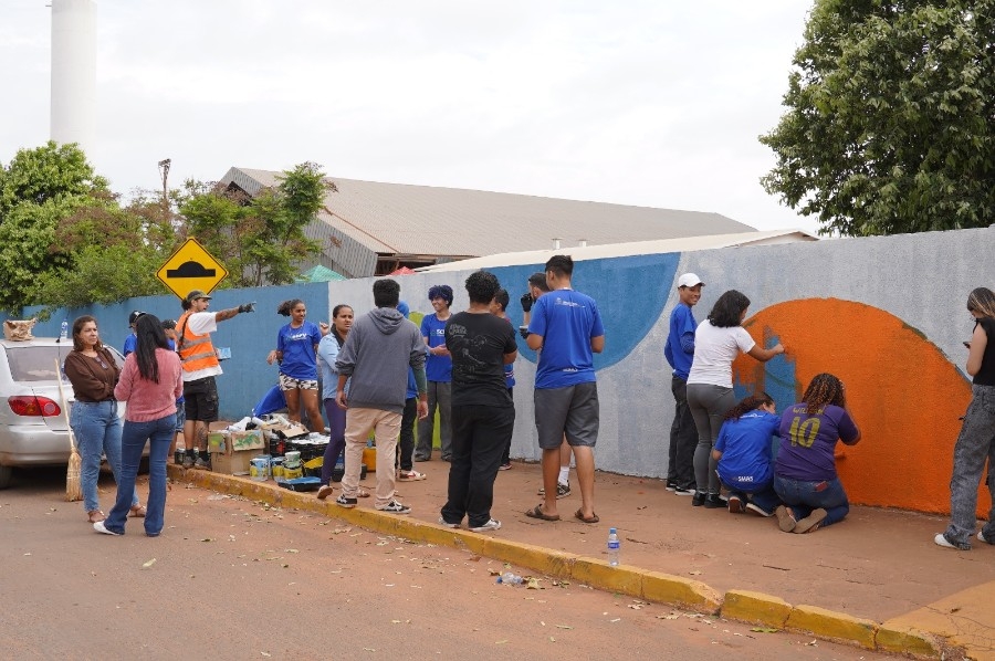 Oficina de grafite transforma muro de escola em espaço de arte e expressão em Batayporã