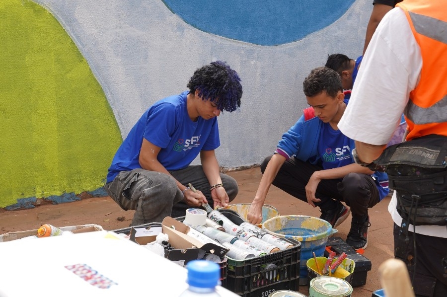 Oficina de grafite transforma muro de escola em espaço de arte e expressão em Batayporã