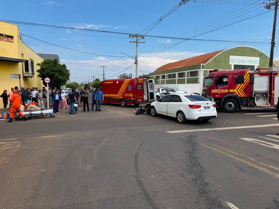 Colisão entre carro e motoneta deixa jovem ferida em Nova Andradina