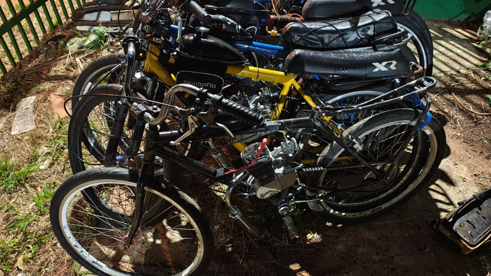 Adolescentes têm bicicletas motorizadas apreendidas após manobras perigosas em Nova Andradina