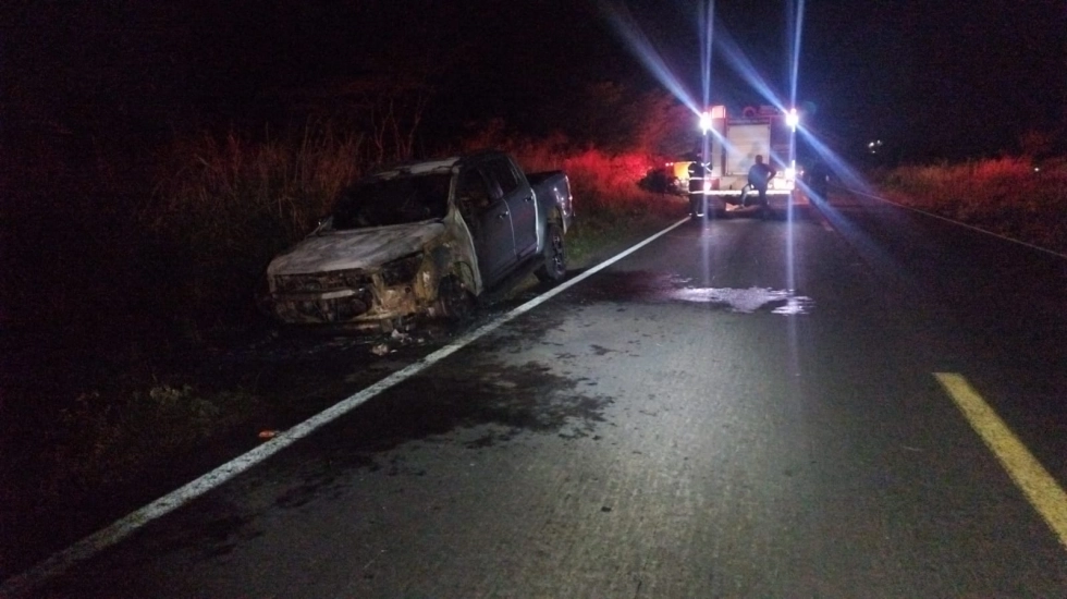 Caminhonete pega fogo na MS-276 na região de Batayporã